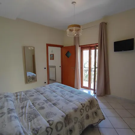 Bed and Breakfast Casa Mena 3*